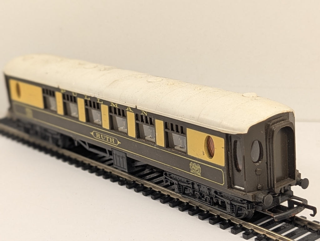 Tri-ang OO Gauge Pullman Coach 'Ruth'