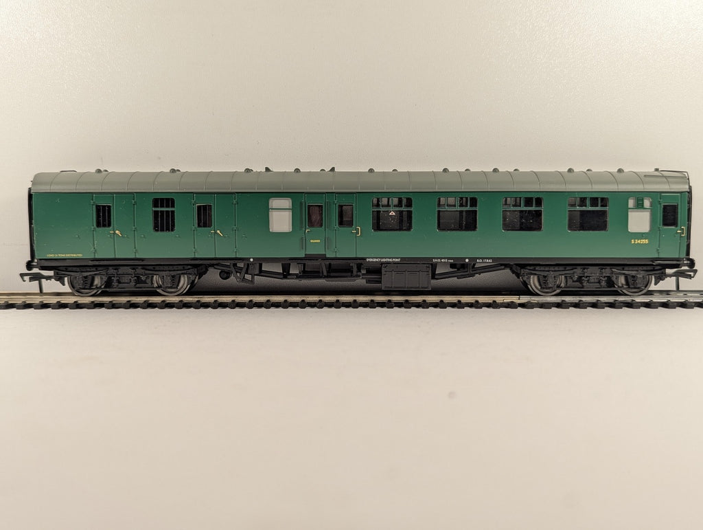 Bachmann OO Gauge BR Mk1 Brake Corridor (BSK) Passenger Coach S34255 SR Green