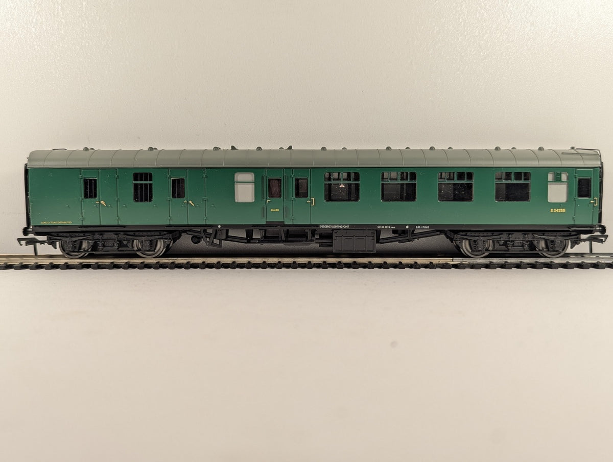 Bachmann OO Gauge BR Mk1 Brake Corridor (BSK) Passenger Coach S34255 SR Green