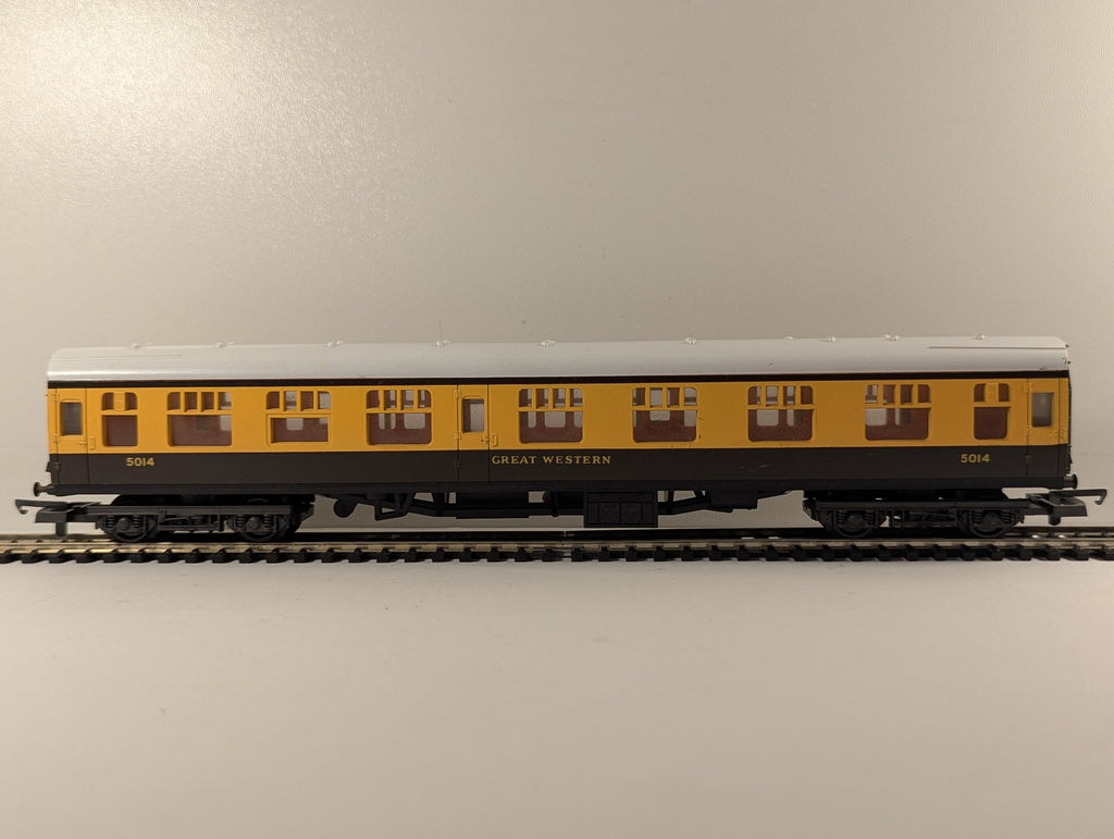 Lima OO Gauge GWR Passenger Coach 5014 GWR Chocolate and Cream