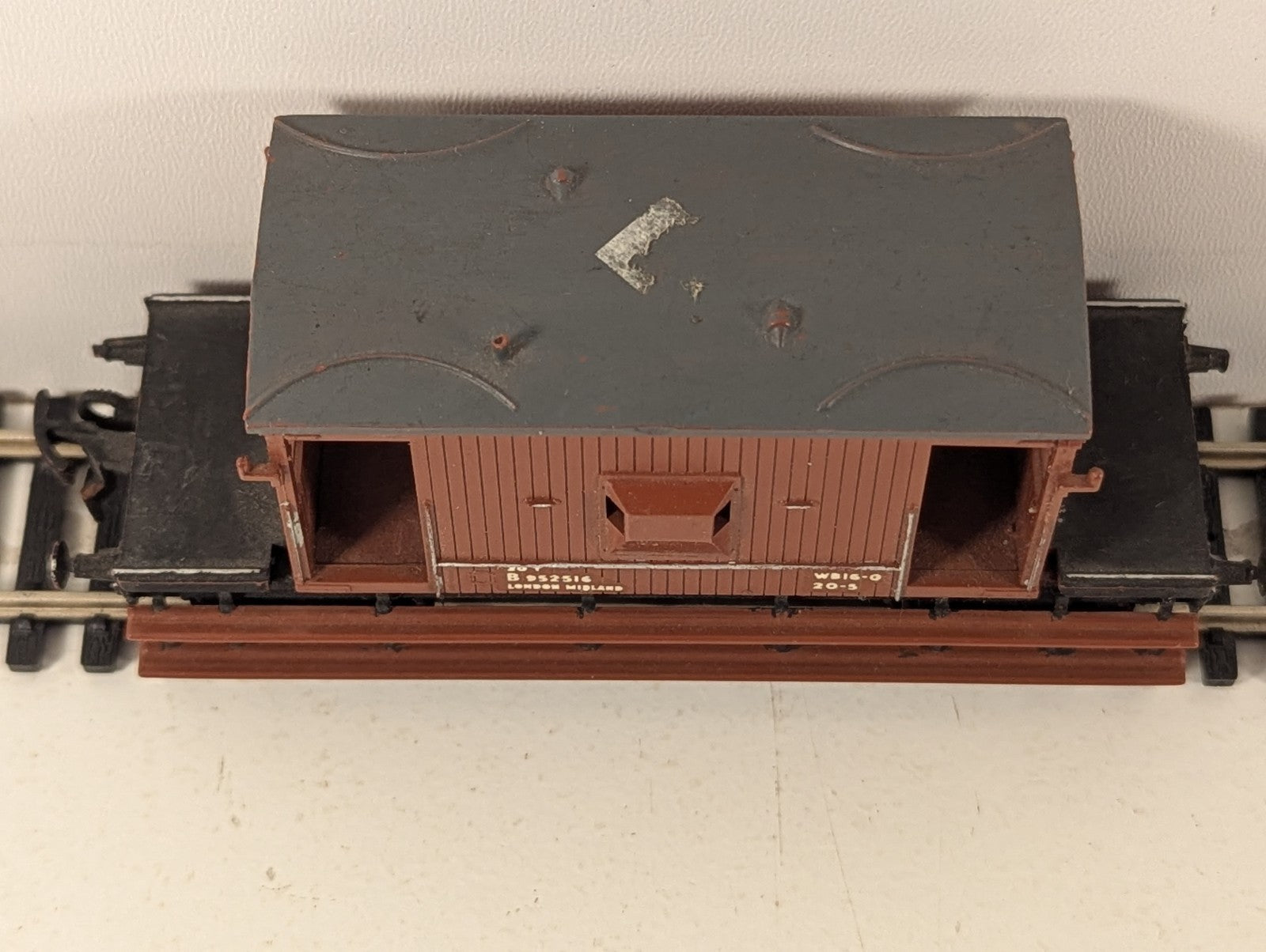 Hornby Dublo BR 20 Ton Brake Van OO Gauge - Missing Buffer Heads & Coupling