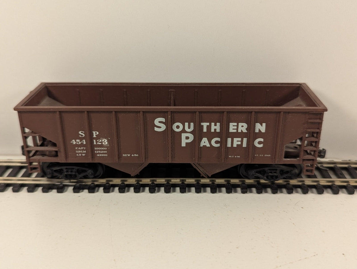 Walthers Trainline HO Gauge Southern Pacific 2-Bay Hopper Wagon