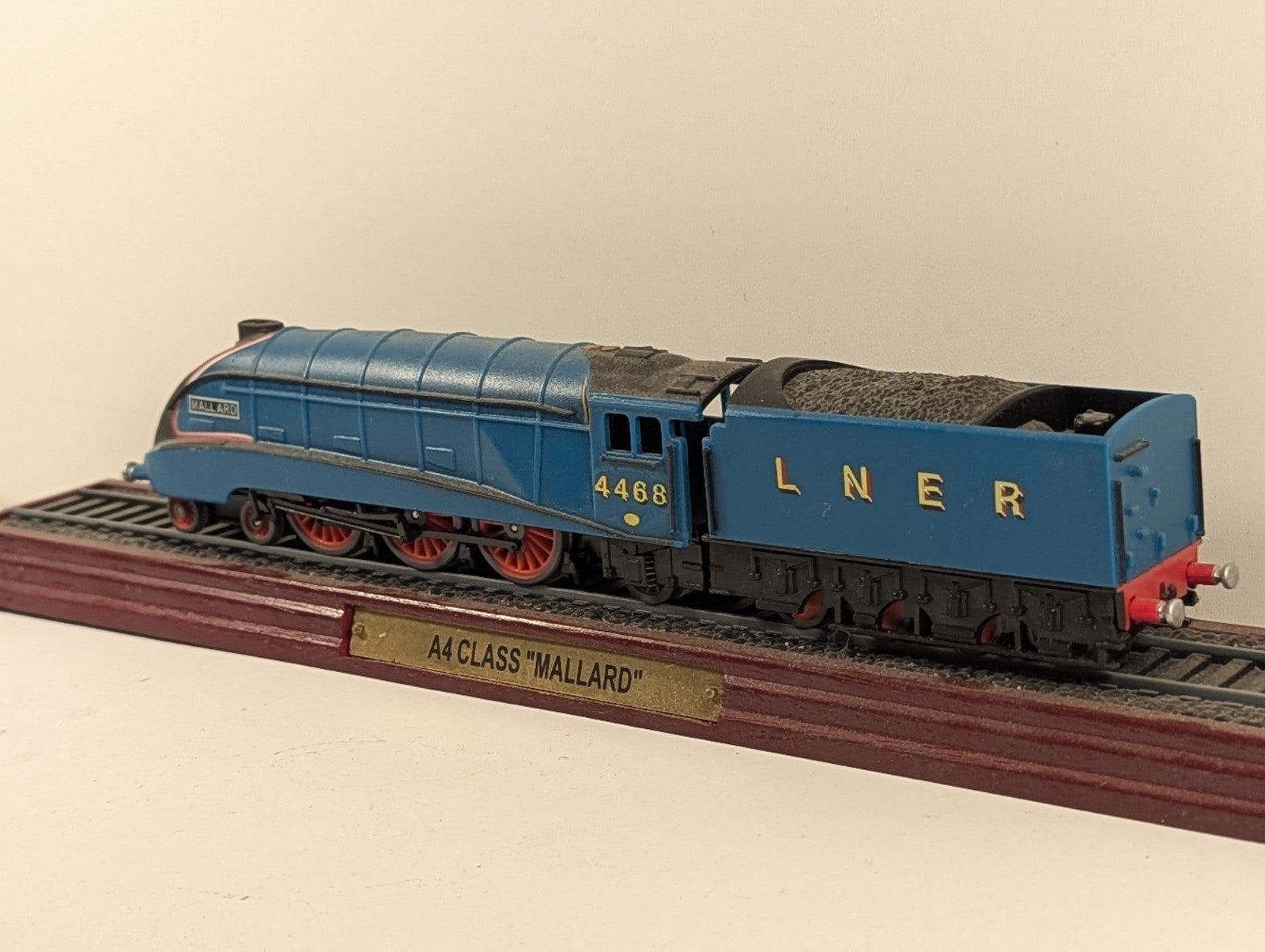 Atlas Editions LNER Class A4 4468 "Mallard" Static Model