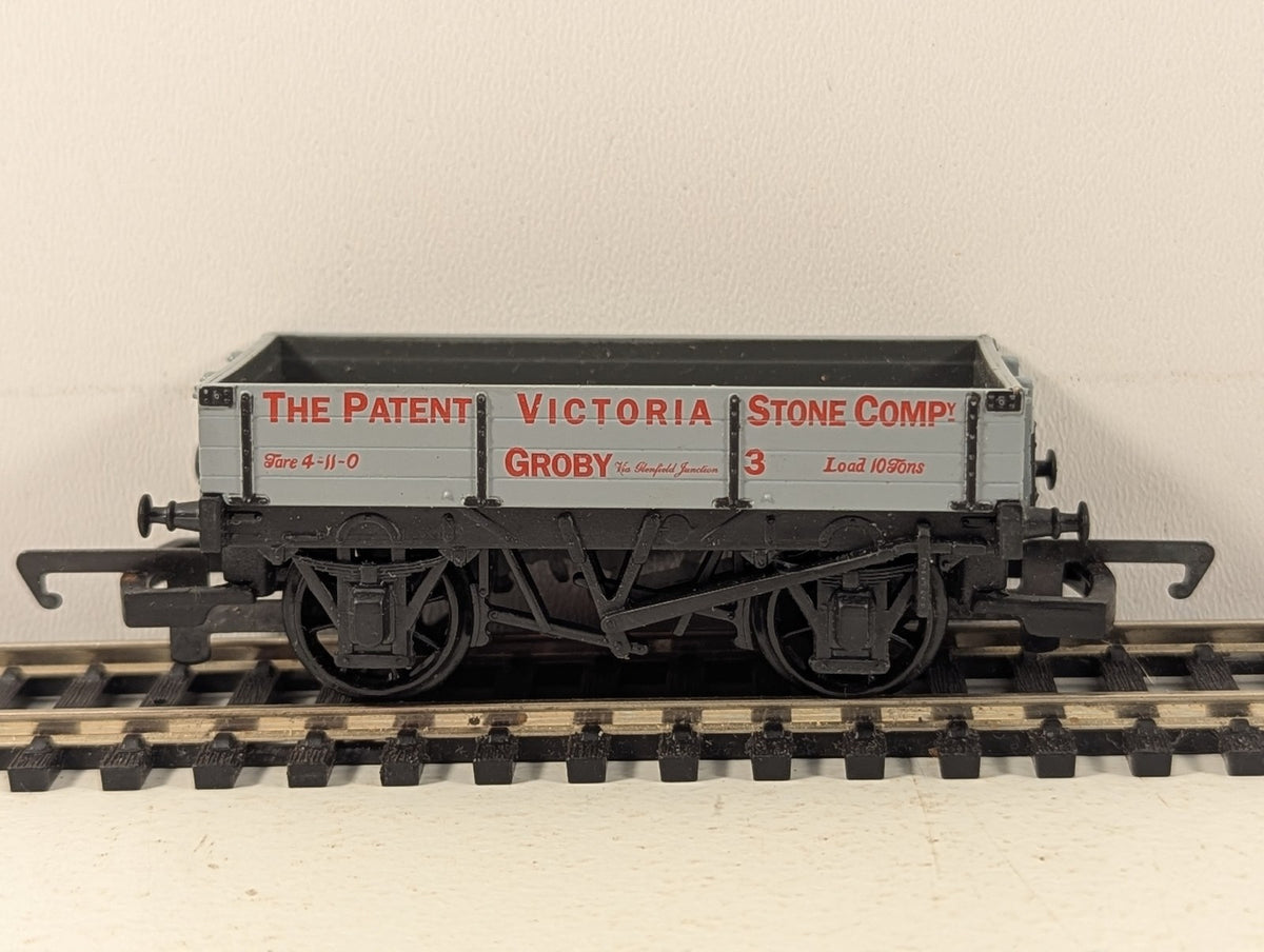 Hornby OO Gauge 5 Plank Wagon 'The Patent Victoria Stone Co. Groby' Goods Wagon