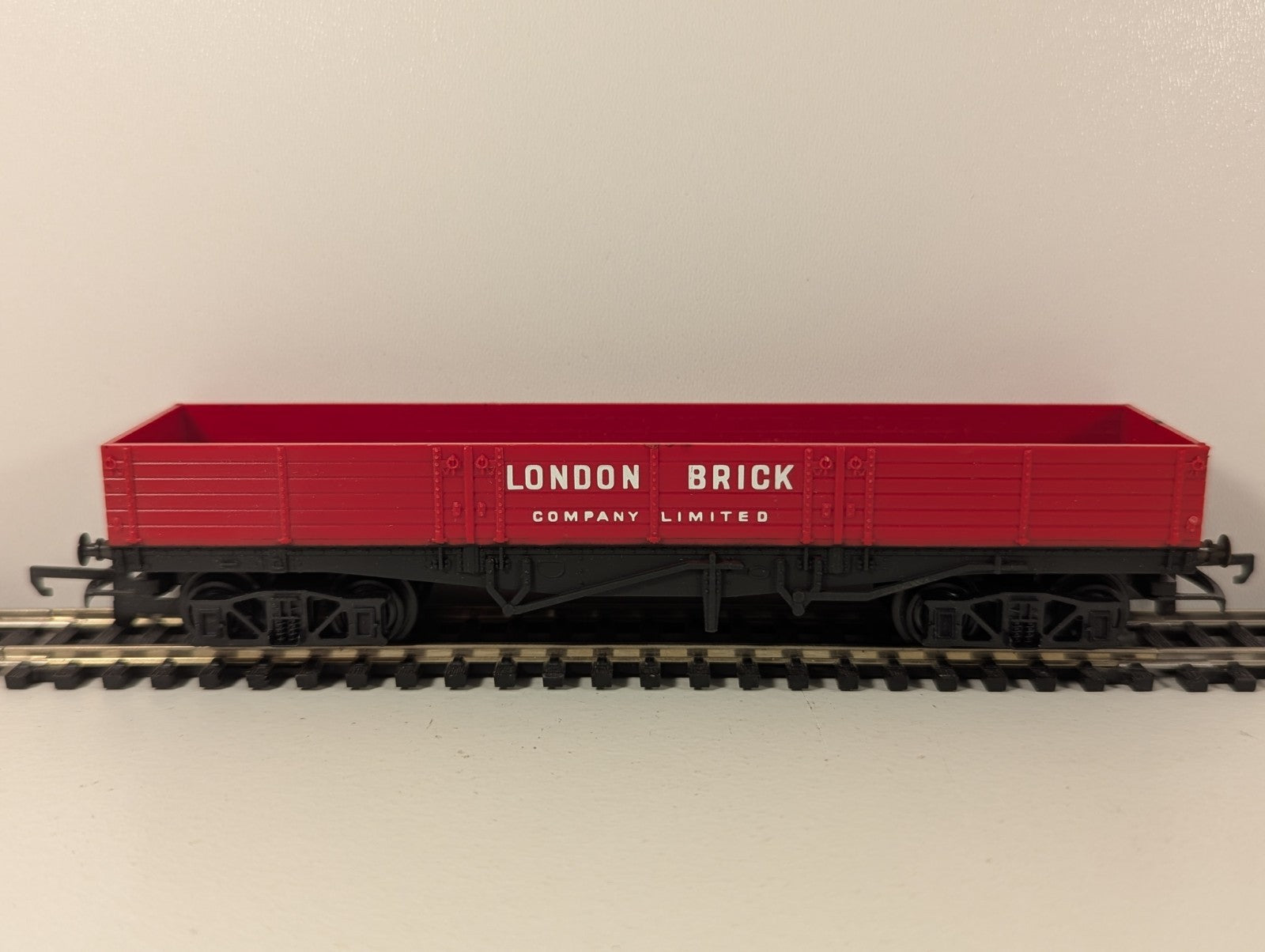 Hornby OO Gauge London Brick Company Bogie Brick Wagon