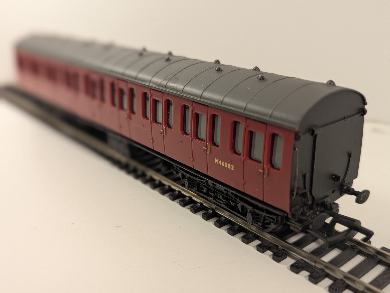 Bachmann Branchline BR Mk1 57ft Suburban Coach M46082 BR Crimson