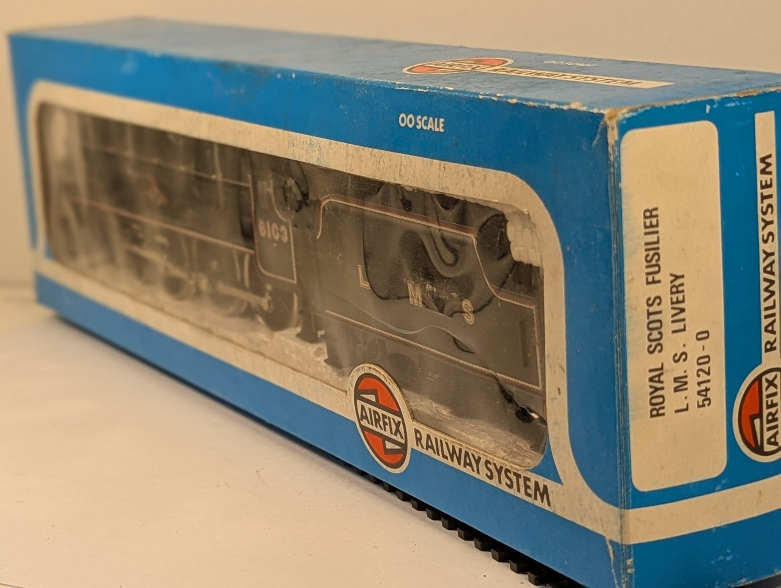 Arirfix OO Gauge Royal Scot Class 'Royal Scots Fusilier' Locomotive