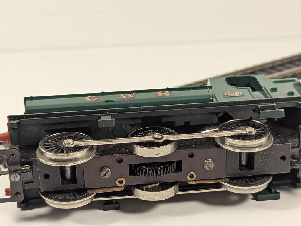Hornby OO Gauge GWR Class 57xx 0-6-0PT Pannier Tank Steam Locomotive 8751