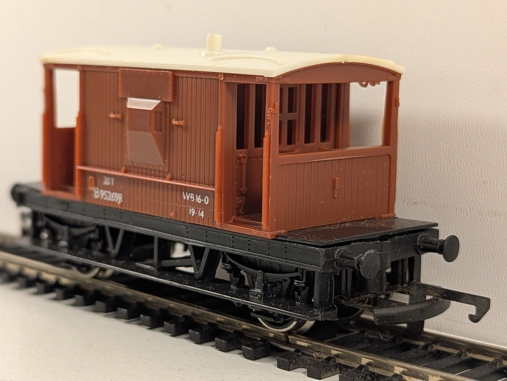 Hornby OO Gauge B.R. Brake Van B952698 BR Bauxite R.218