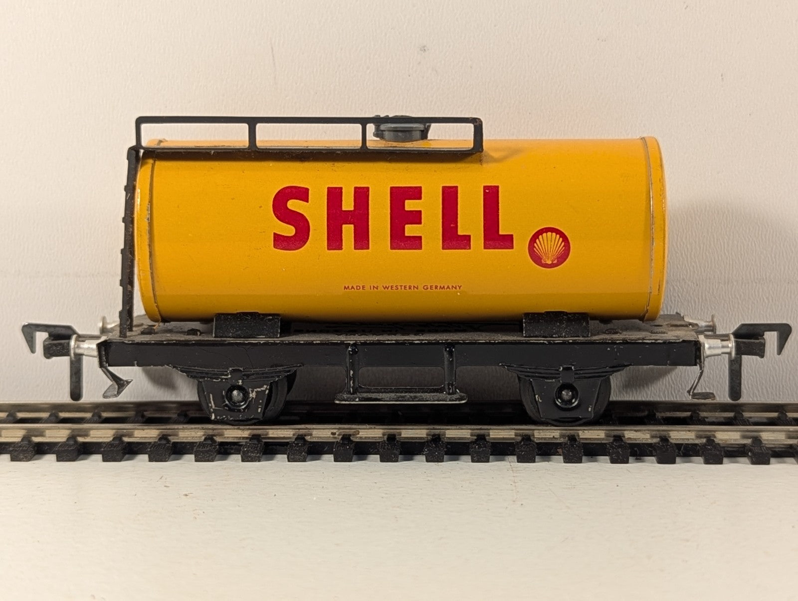 Fleischmann 5031 HO Gauge Shell Tanker Wagon