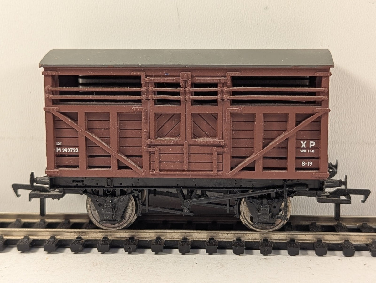 Bachmann OO Gauge 12T Cattle Wagon Goods Wagon M292722 BR Bauxite 38-100B