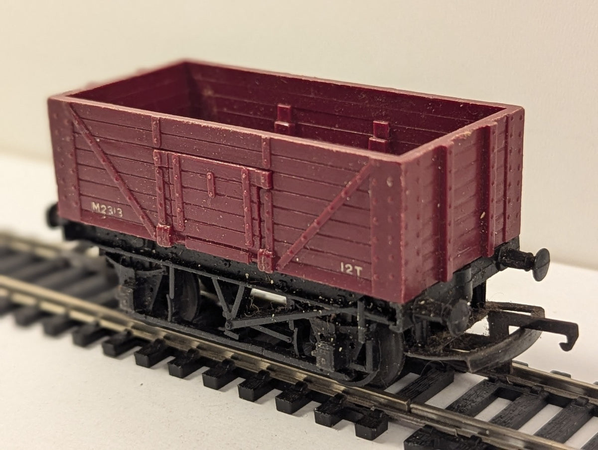 Tri-ang OO Gauge R112 Goods Truck with Drop Doors (M2313 Maroon)