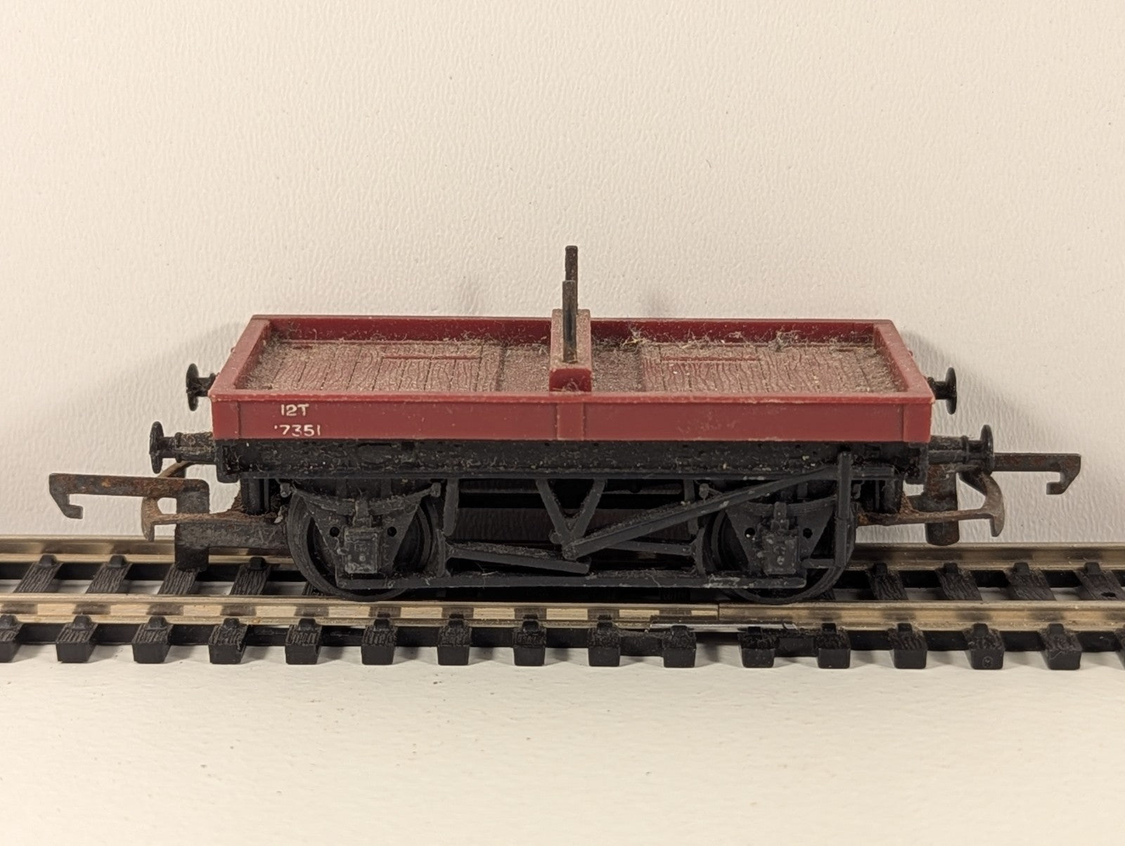 Tri-ang R17 BR 12-Ton Bolster Wagon B913011 – OO Gauge