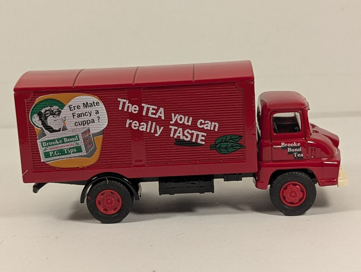 Vanguards 1:64 Ford Thames Trader Van Die-cast Model Van Brooke Bond PG Tips
