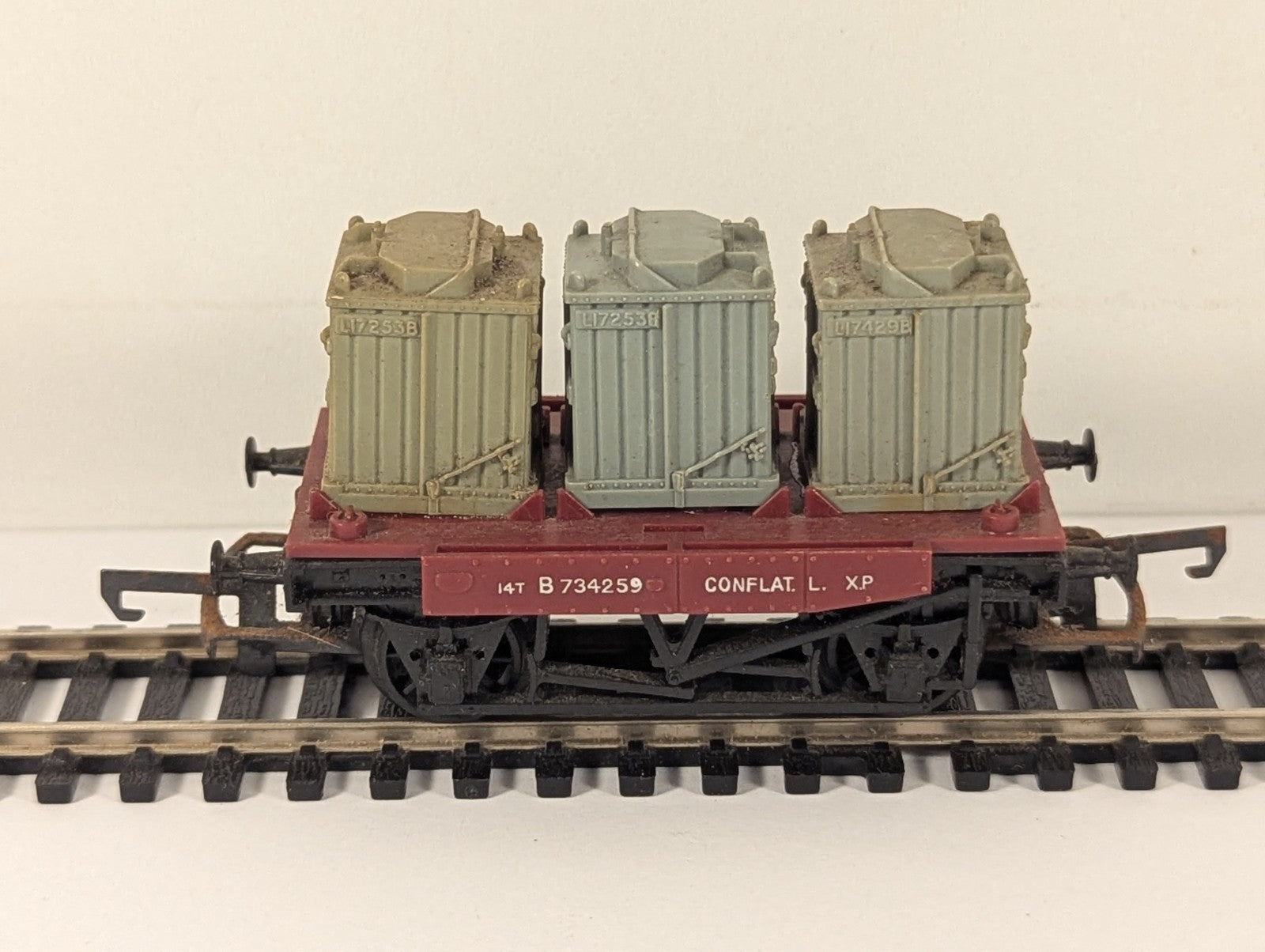Hornby R240 OO Gauge BR Conflat L Wagon B734259 with 3 Containers