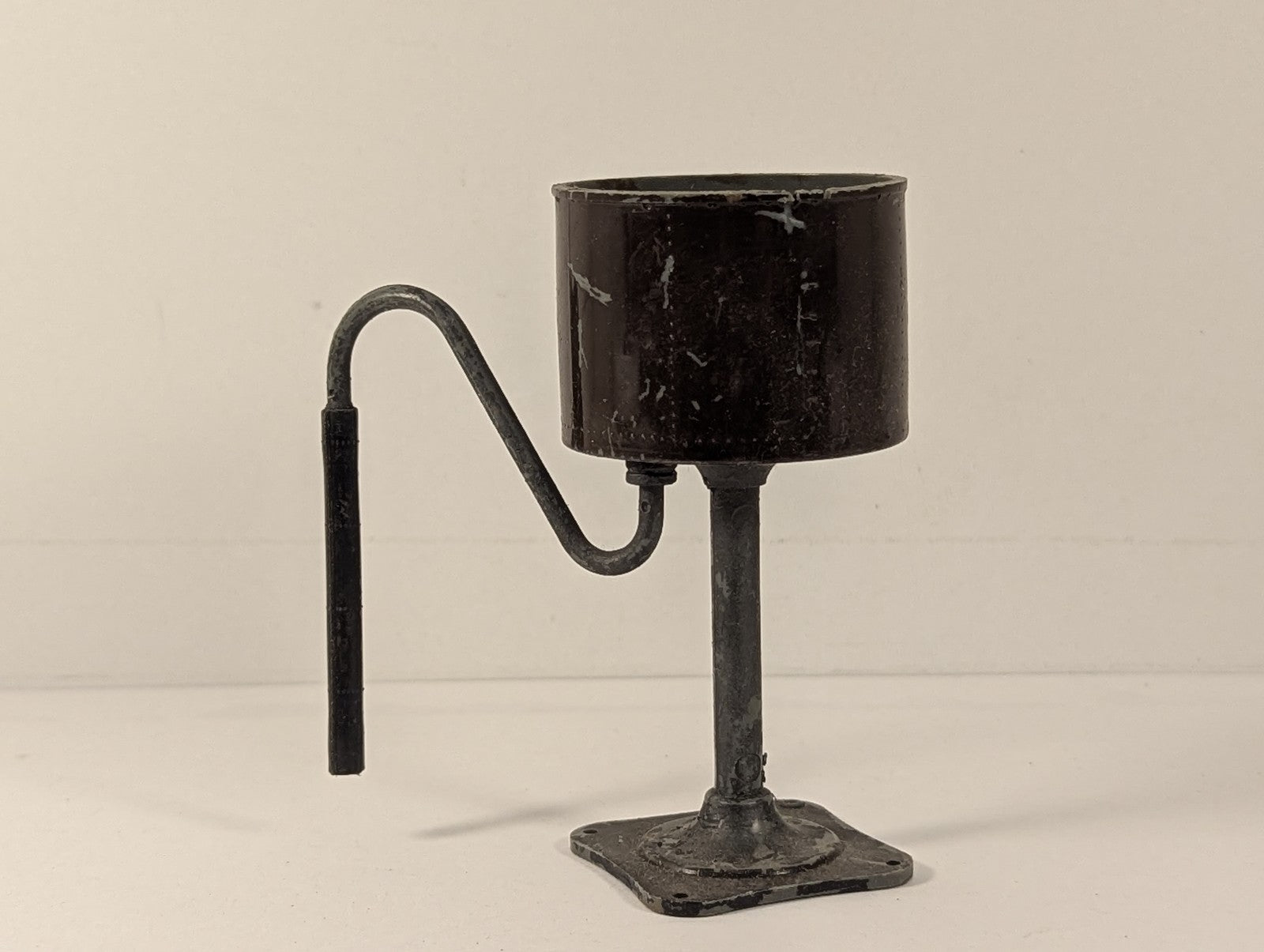 Hornby OO Gauge No. 1 Water Crane Lineside Accessory Grey and Dark Brown