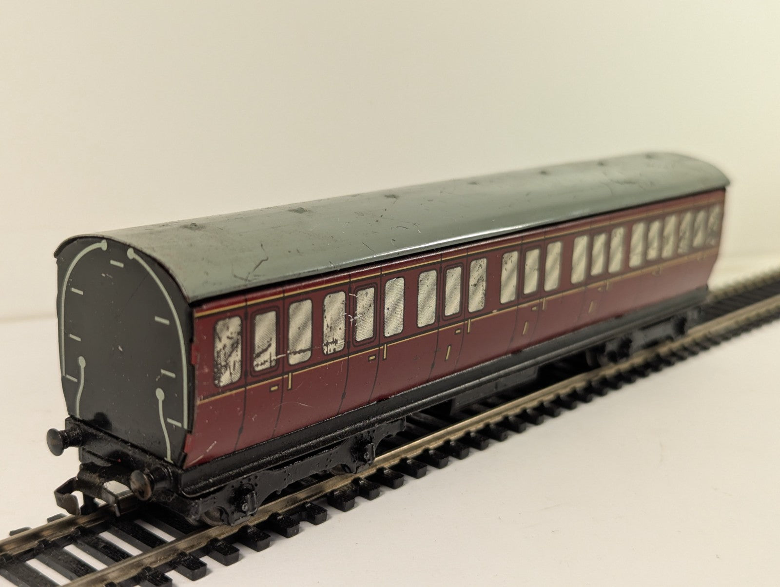 Hornby Dublo OO Gauge BR 1st Class Maroon Tinplate Suburban Coach