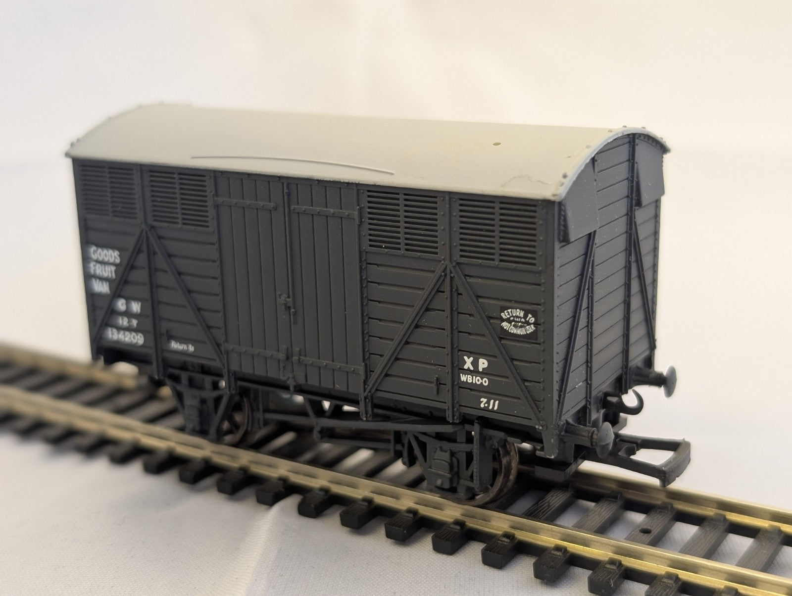 Bachmann 37-751E GWR 12 Ton Fruit Van Black