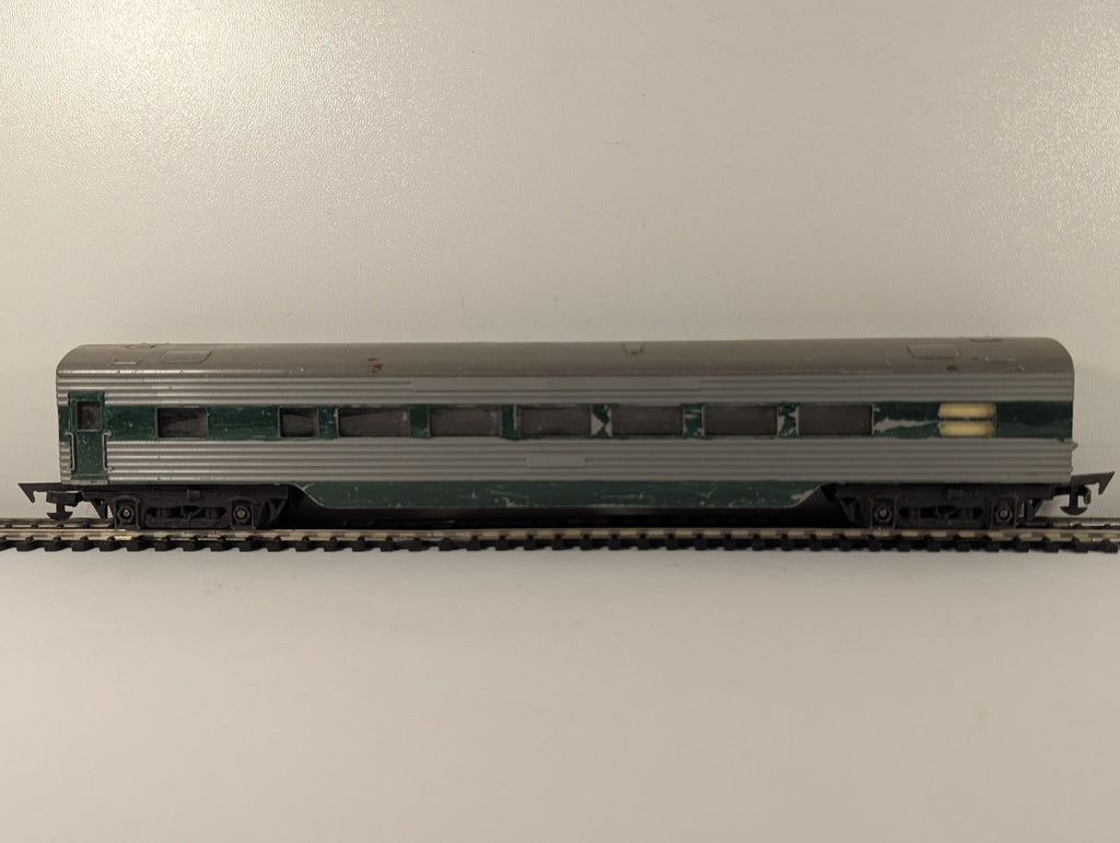 Tri-ang OO Gauge Transcontinental Passenger Coach Silver R.24/25