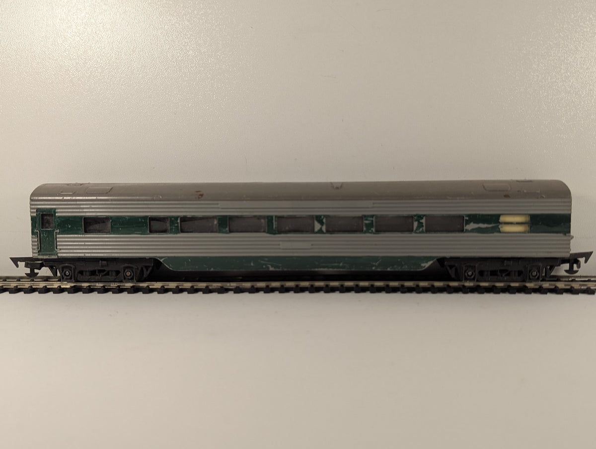 Tri-ang OO Gauge Transcontinental Passenger Coach Silver R.24/25