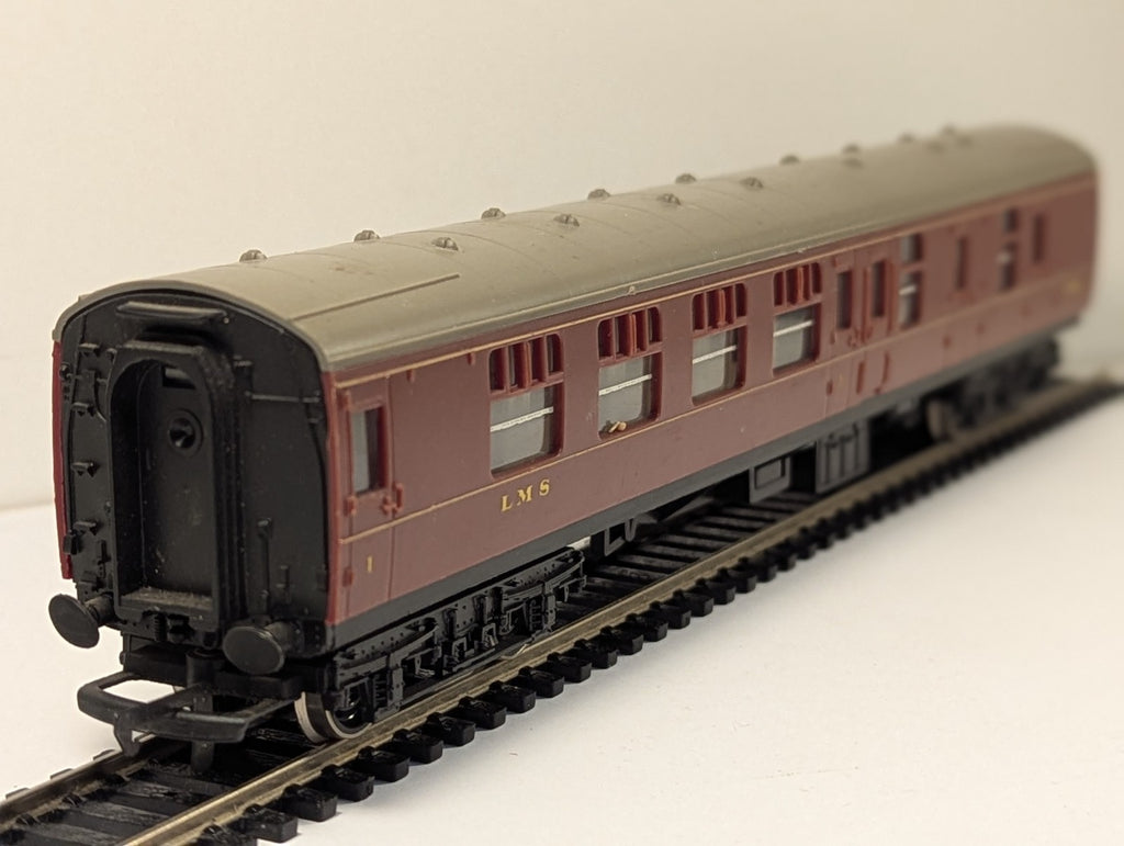 Hornby R936 OO Gauge LMS Maroon Corridor Brake Coach