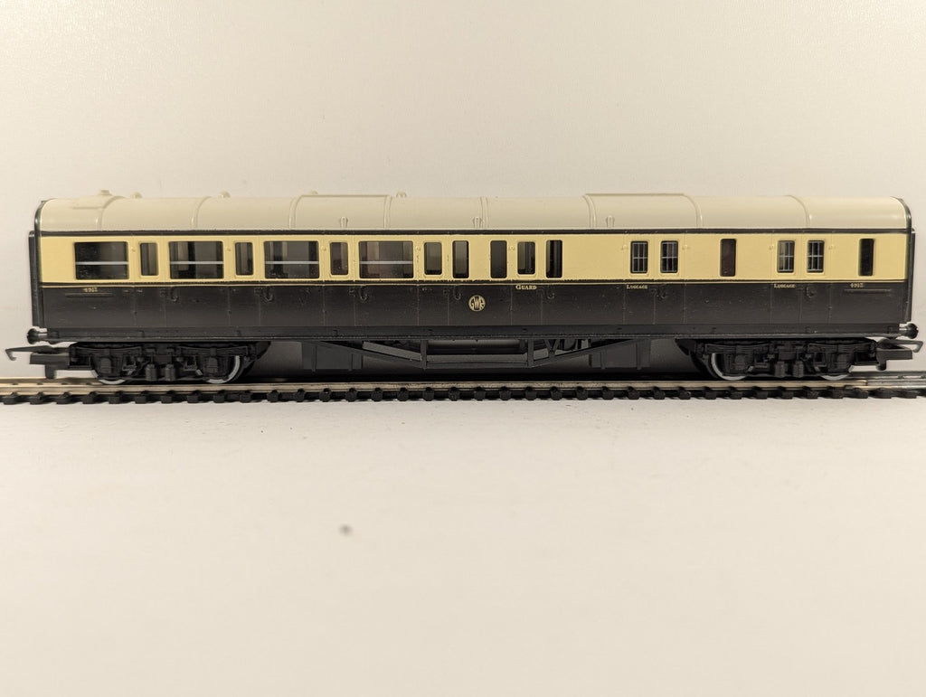 Hornby OO Gauge GWR Brake Third Coach Passenger Coach 4913