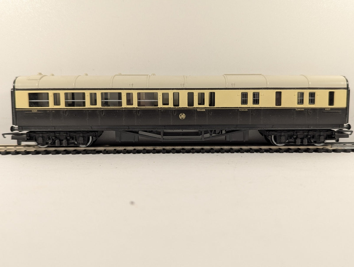 Hornby OO Gauge GWR Brake Third Coach Passenger Coach 4913