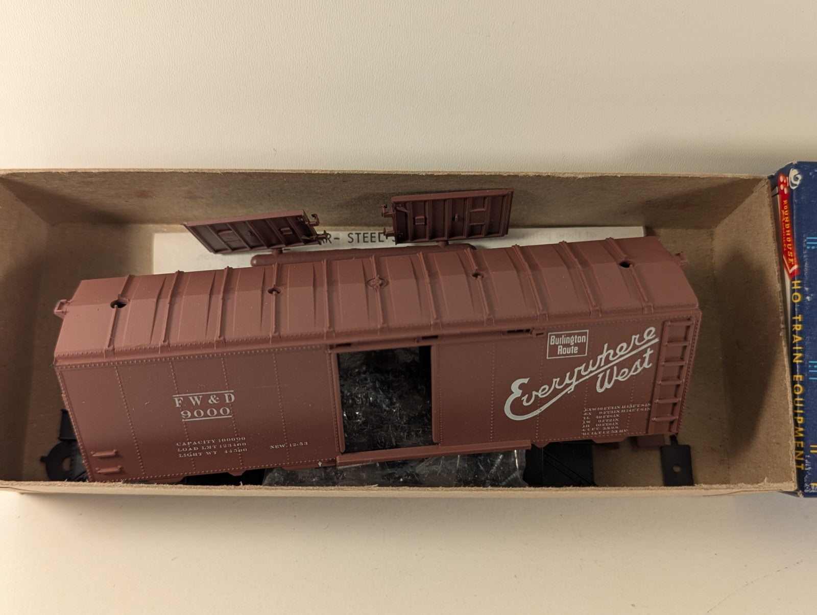 Roundhouse HO FW&D 9000 Box Car Kit Everywhere West