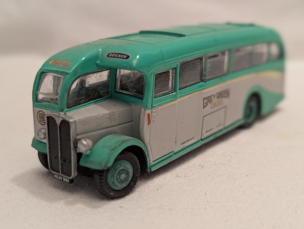 Exclusive First Editions 1:76 A.E.C. Regal Halfcab Coach Die-cast Coach HLW 981