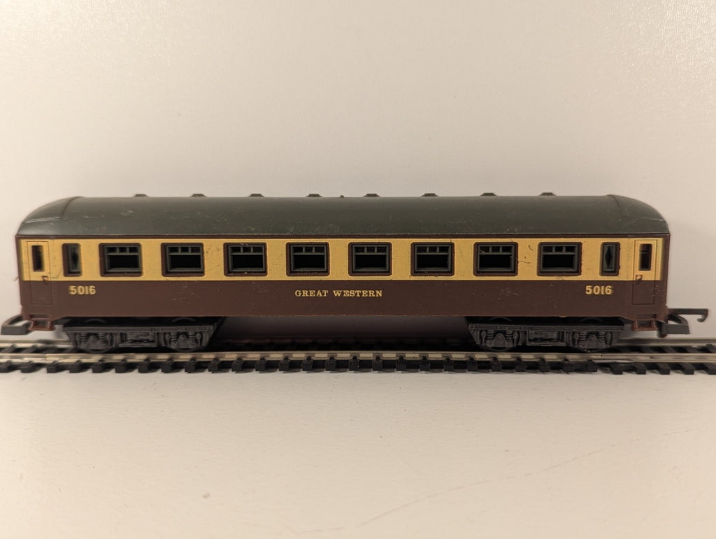 Lima OO Gauge GWR Passenger Coach No.5016
