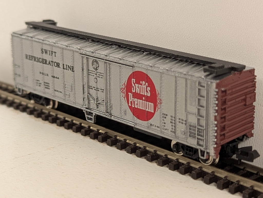 Bachmann N Gauge 51ft Swift's Premium Steel Reefer Car