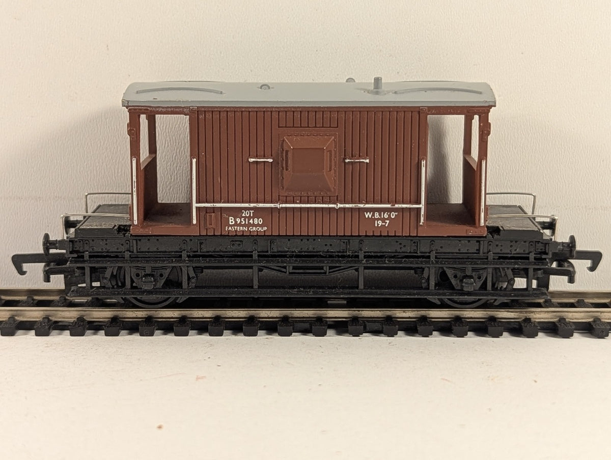 Hornby OO Gauge BR 20 Ton Brake Van Rolling Stock B951480 BR Brown R124