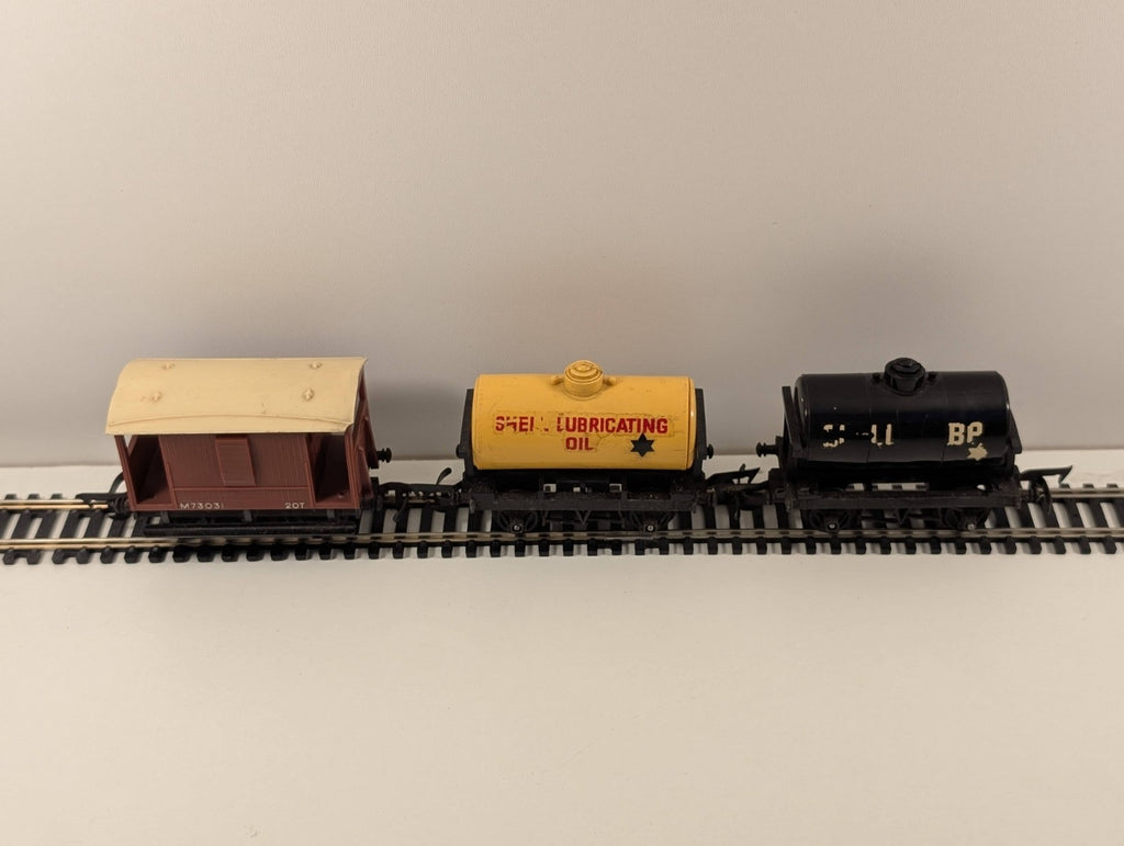 Tri-ang Rake of 3 Wagons – OO Gauge