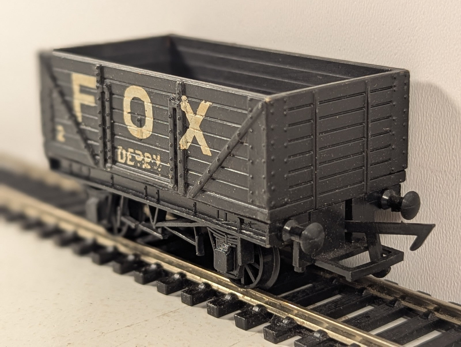 Graham Farish OO Gauge 5 Plank Open Wagon 2002 Fox, Derby