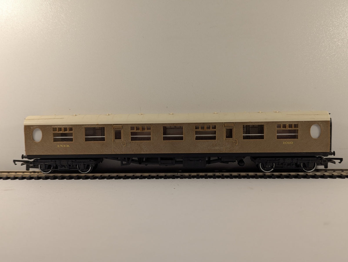 Hornby OO Gauge LNER Gresley Buffet Coach Passenger Coach 1010 LNER Teak R4180