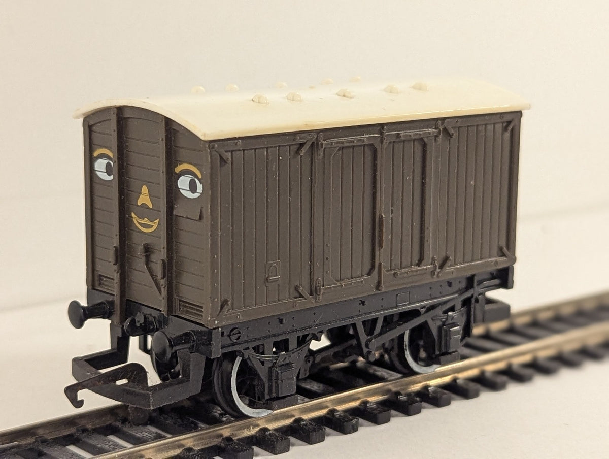Hornby OO Gauge Ventilated Van (Troublesome Truck) Rolling Stock Brown R9290