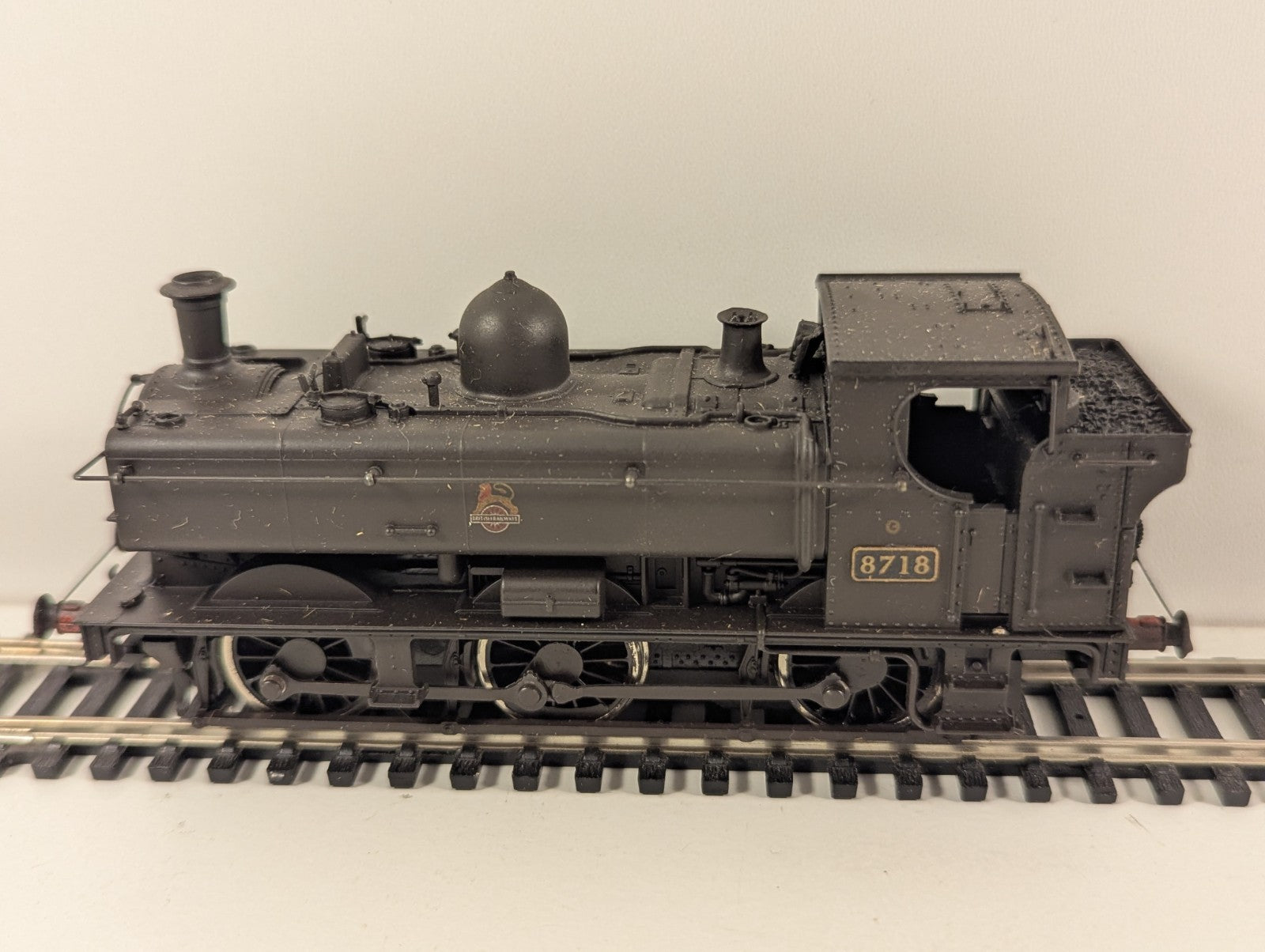 Mainline GWR 57xx / 8750 Class 0-6-0PT No. 8718 in BR Black