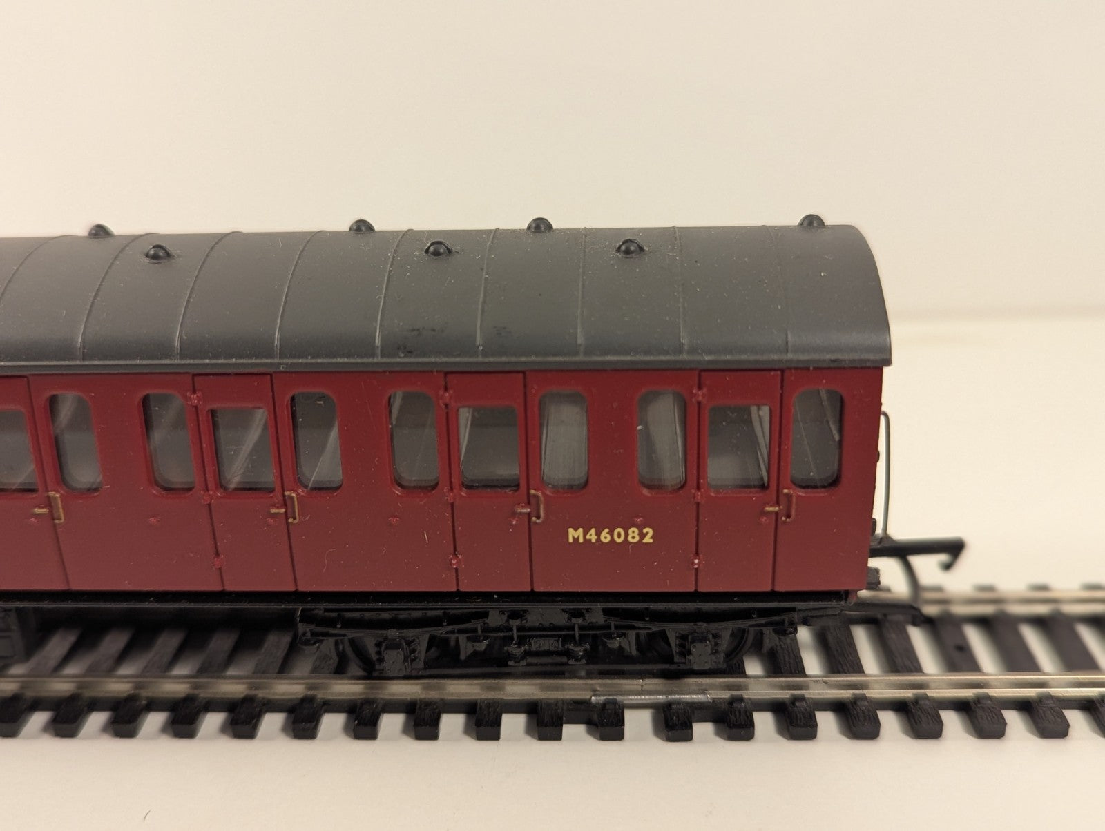 Bachmann Branchline BR Mk1 57ft Suburban Coach M46082 BR Crimson