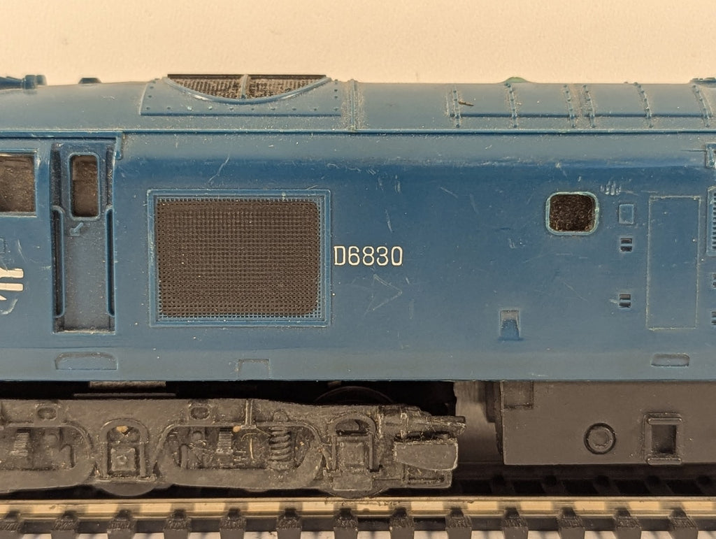 Tri-ang Hornby OO Gauge Class 37 Diesel Locomotive D6830 BR Blue R751