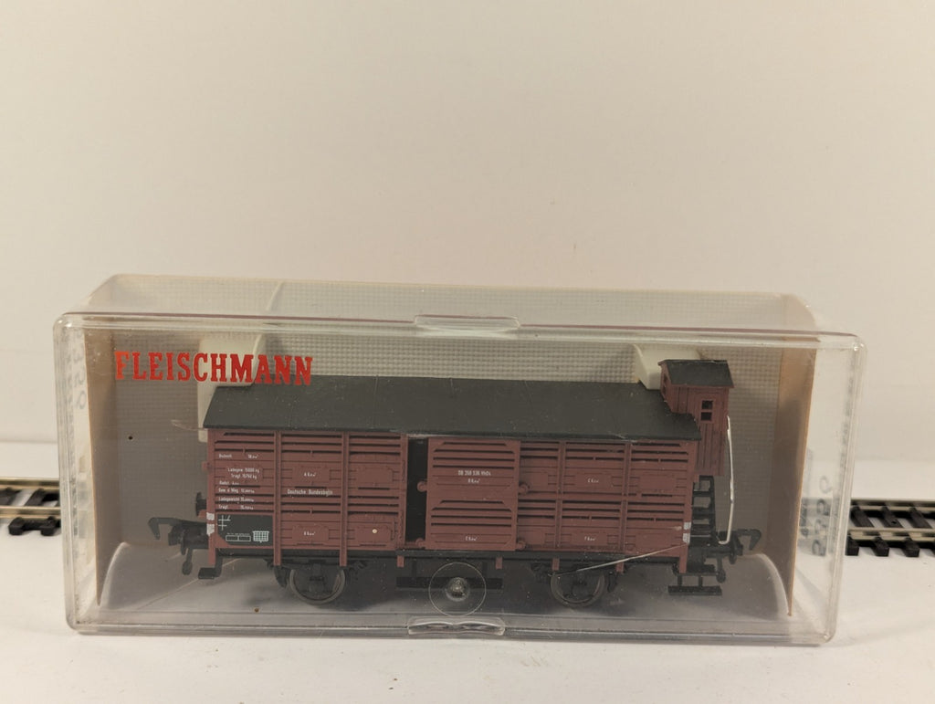 Fleischmann 5356 HO Gauge Red Cattle Wagon with Brakeman's Cab Boxed