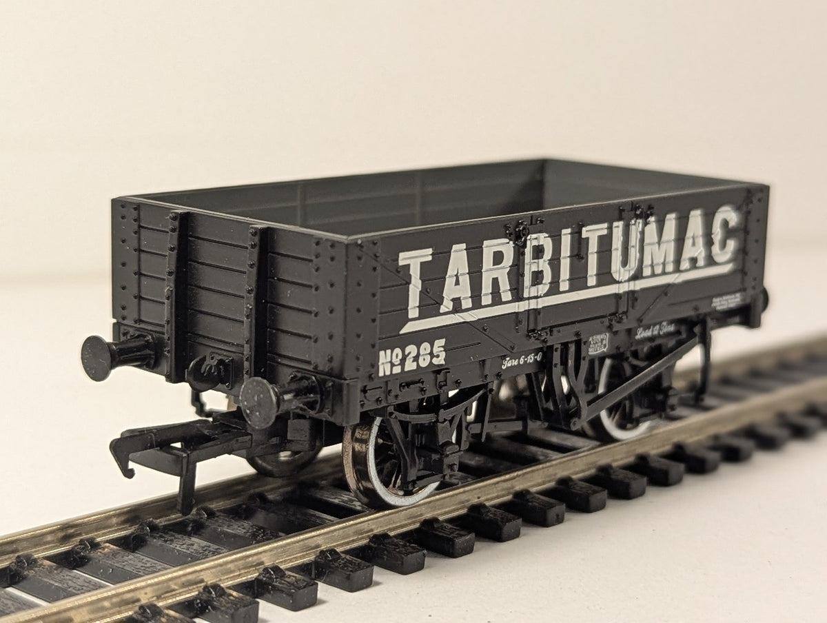 Bachmann OO Gauge 5 Plank Wagon Tarbitumac Goods Wagon 285 Tarbitumac Black