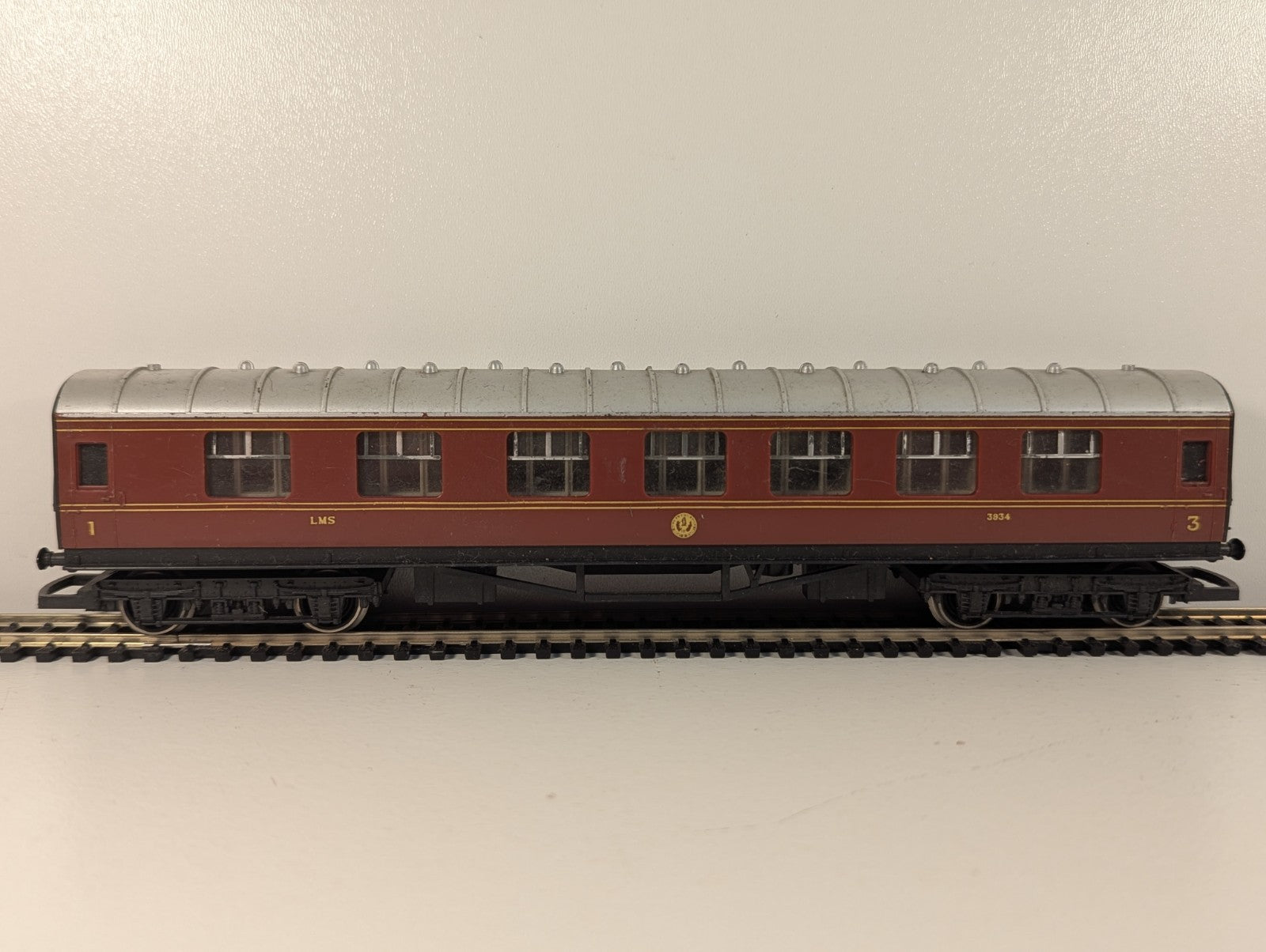 Hornby OO Gauge LMS 1st Class Composite Coach