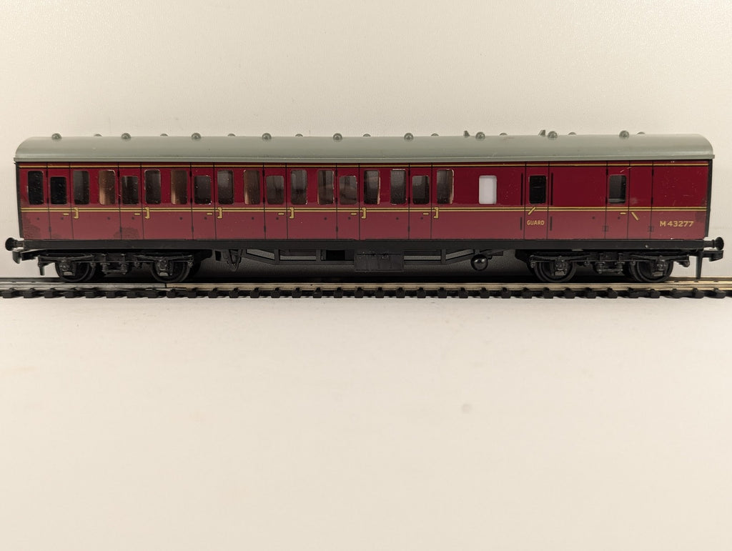 Hornby Dublo OO Gauge BR Maroon Brake Second Coach Passenger Coach M43277 4053