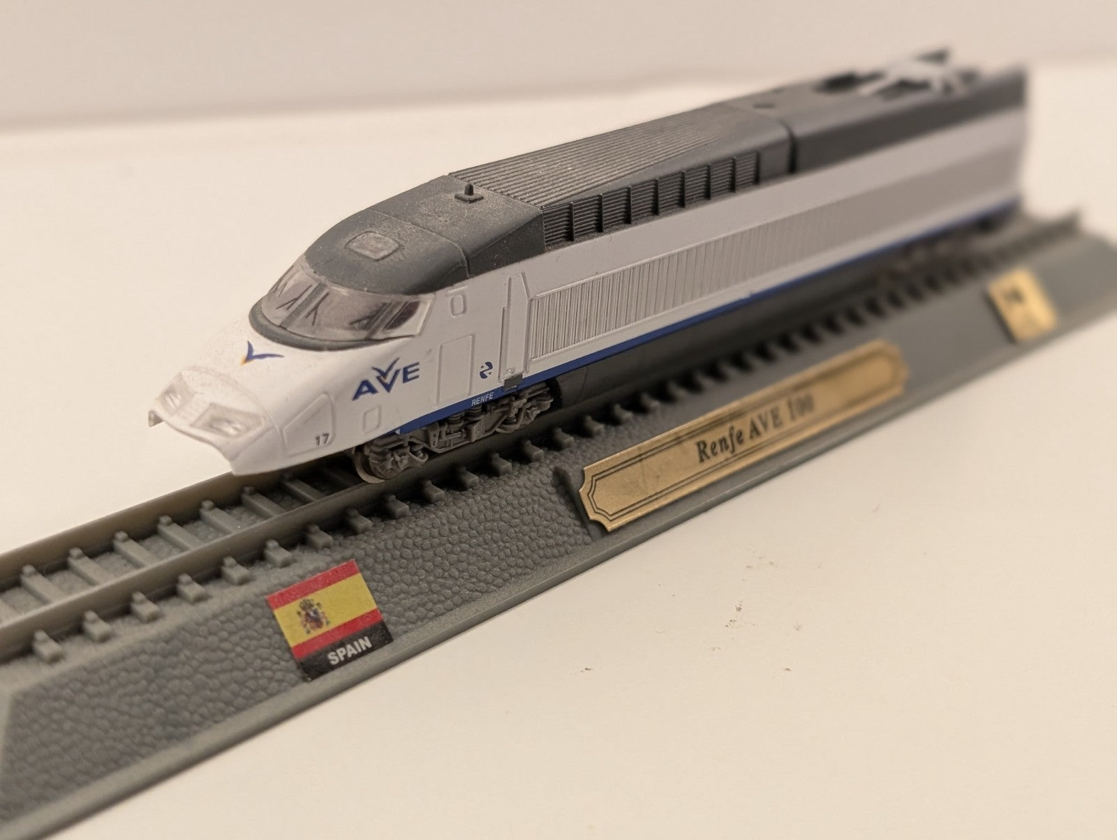 Del Prado Renfe AVE 100 – N Gauge (1:160 Scale) – Missing Nose