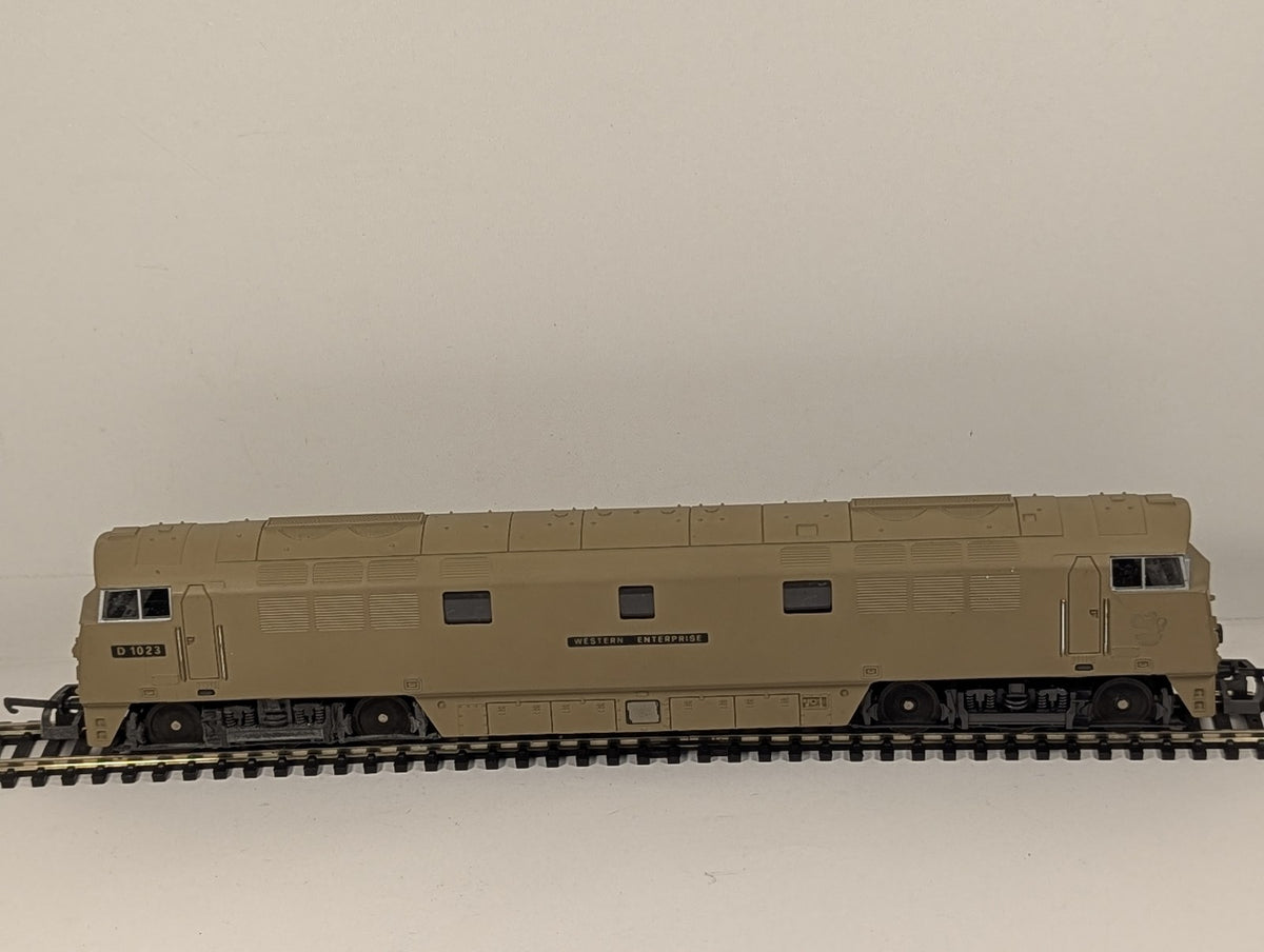 Lima OO Gauge Class 52 Western Enterprise Diesel Locomotive D1023 BR Desert Sand