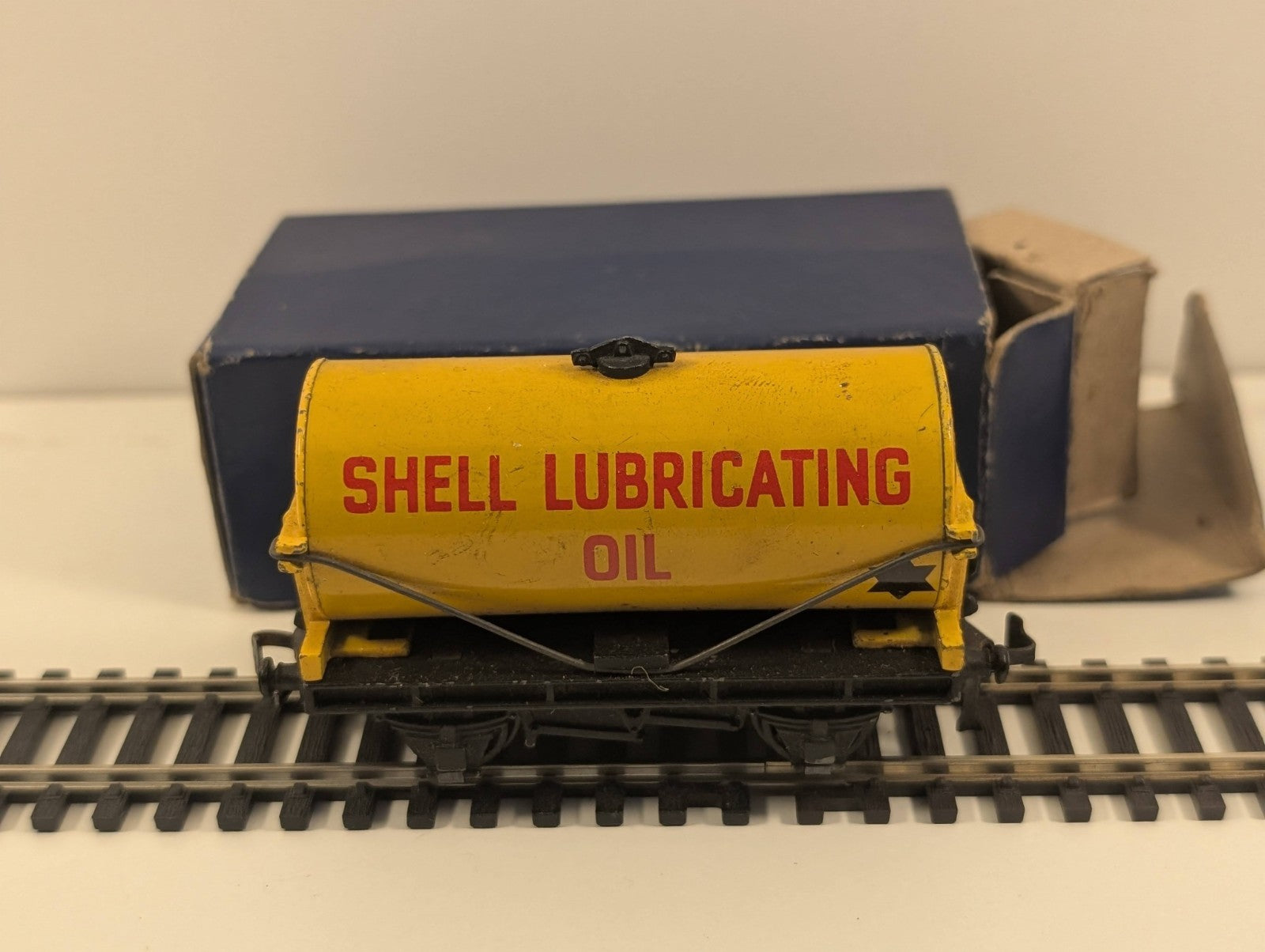 Hornby Dublo Tank Wagon – “Shell Lubricating Oil” Livery – OO Gauge