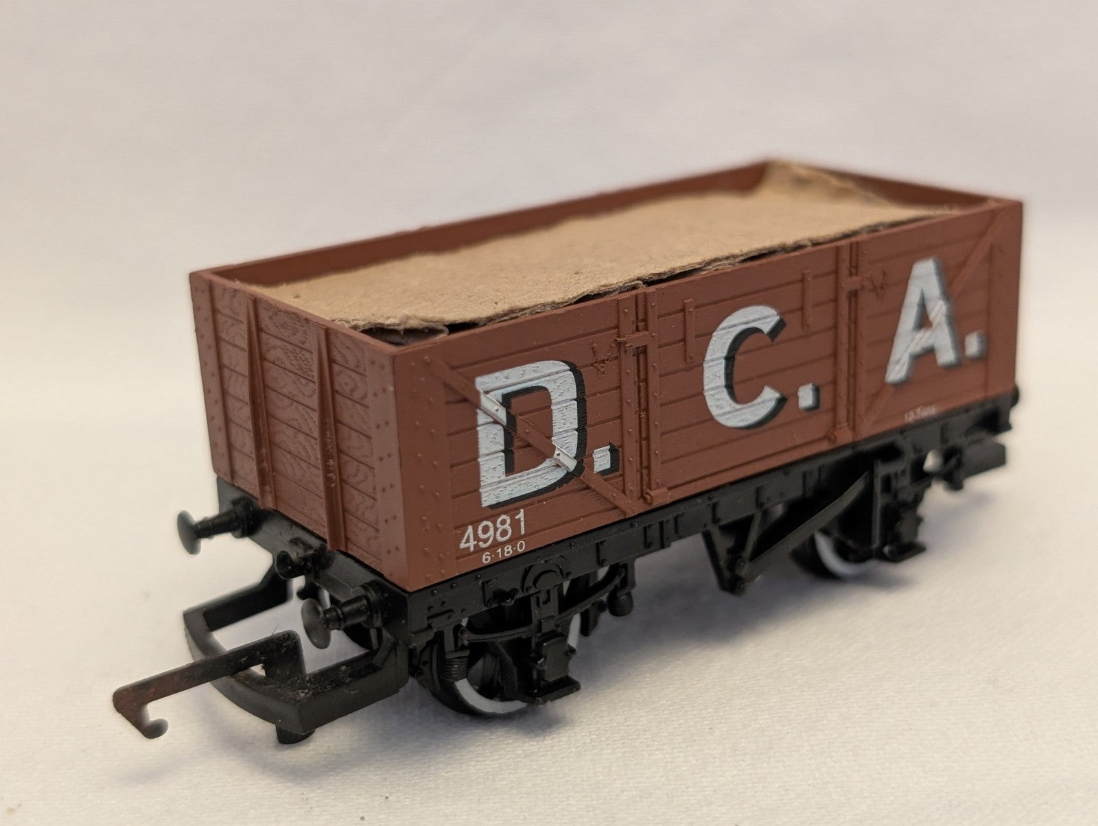 Hornby OO Gauge 7 Plank Open Wagon 'D.C.A.' Goods Wagon 4981 D.C.A.