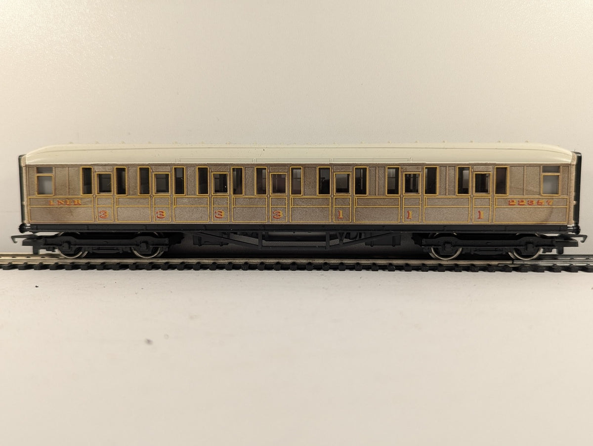 Hornby OO Gauge LNER Gresley Composite Coach Passenger Coach 22367 LNER Teak