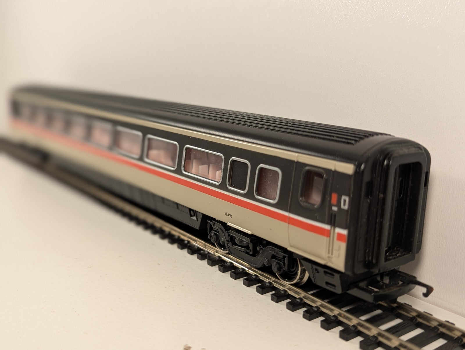 Hornby OO Gauge BR Mk4 TSO Coach No.12410