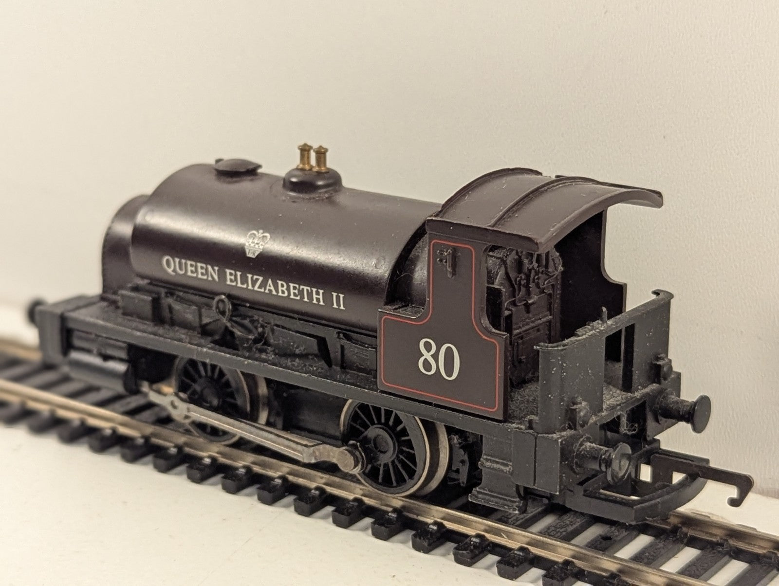 Hornby R2597 OO Gauge Queen Elizabeth II Collectors Club Missing Chimney